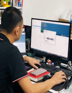 深耕服装与零售行业