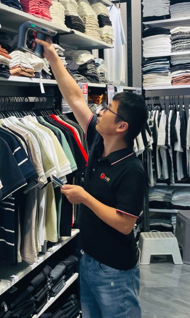 深耕服装与零售行业